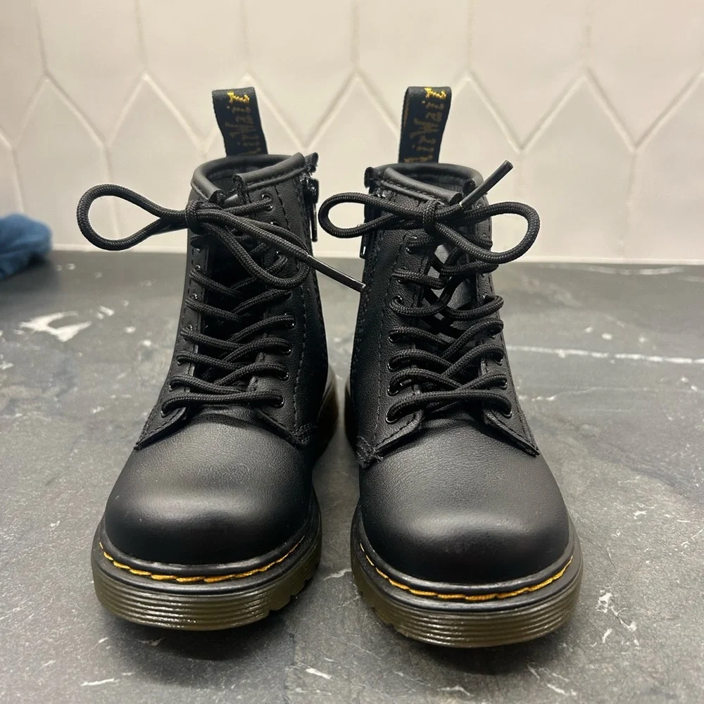 New without box, TODDLER 1460 SOFTY T LEATHER LACE UP BOOTS - Picture 2 of 3